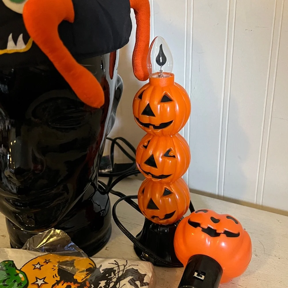 Lot Vintage Halloween blow mold pumpkin light beanie hat & napkins